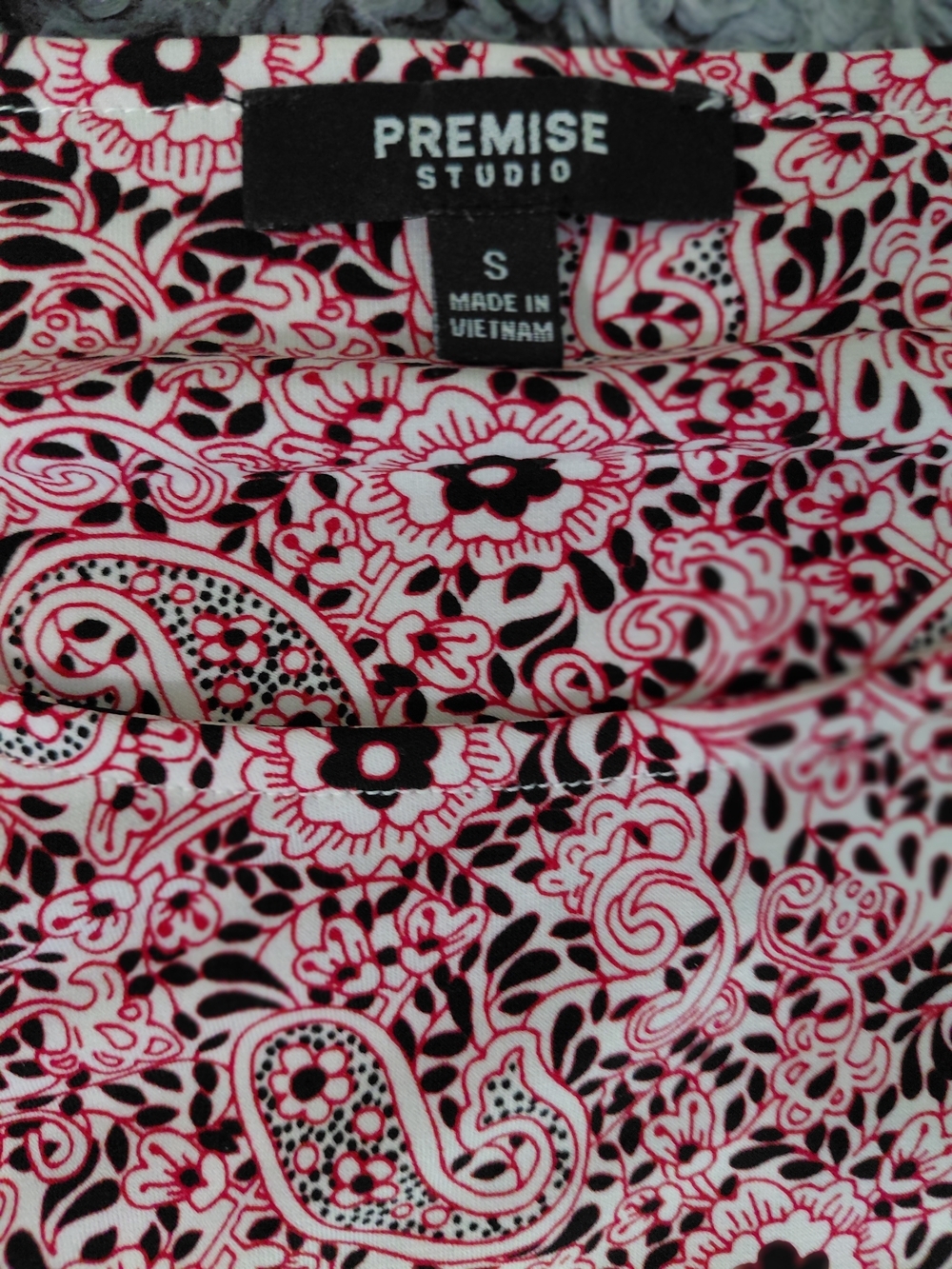 Premise Studio Paisley Floral top- Size S (ruched 3/4 sleeve) - Picture 3 of 4